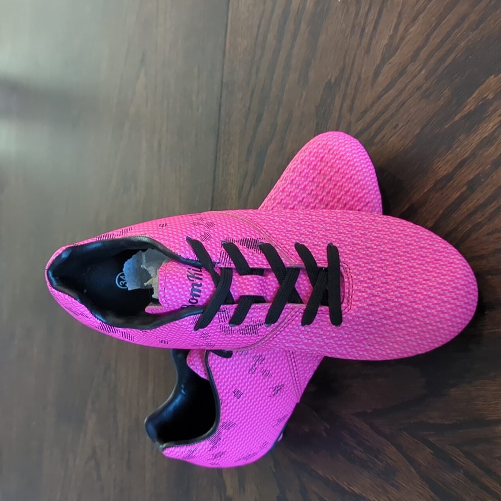 Girls Pink Soccer Cleats